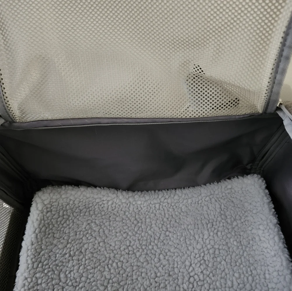 Collapsible Pet Carrier w/ Adjustable Strap Color:Gray